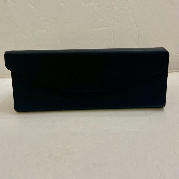 Two Sunglasses Cases- Quay and Ray Ban - Picture 7 of 12